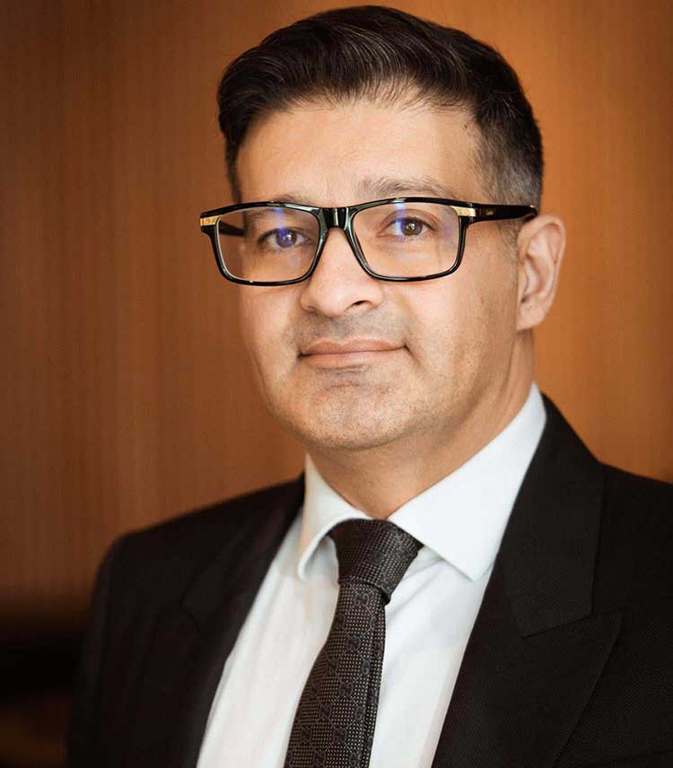 Mr Reza Nassab FRCS (Plast), Consultant Plastic Surgeon