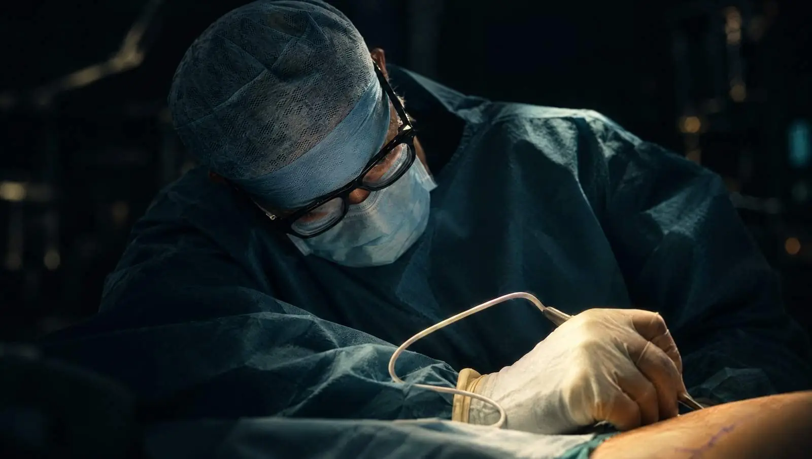 Mr Reza Nassab, Consultant Plastic Surgeon, in theatre