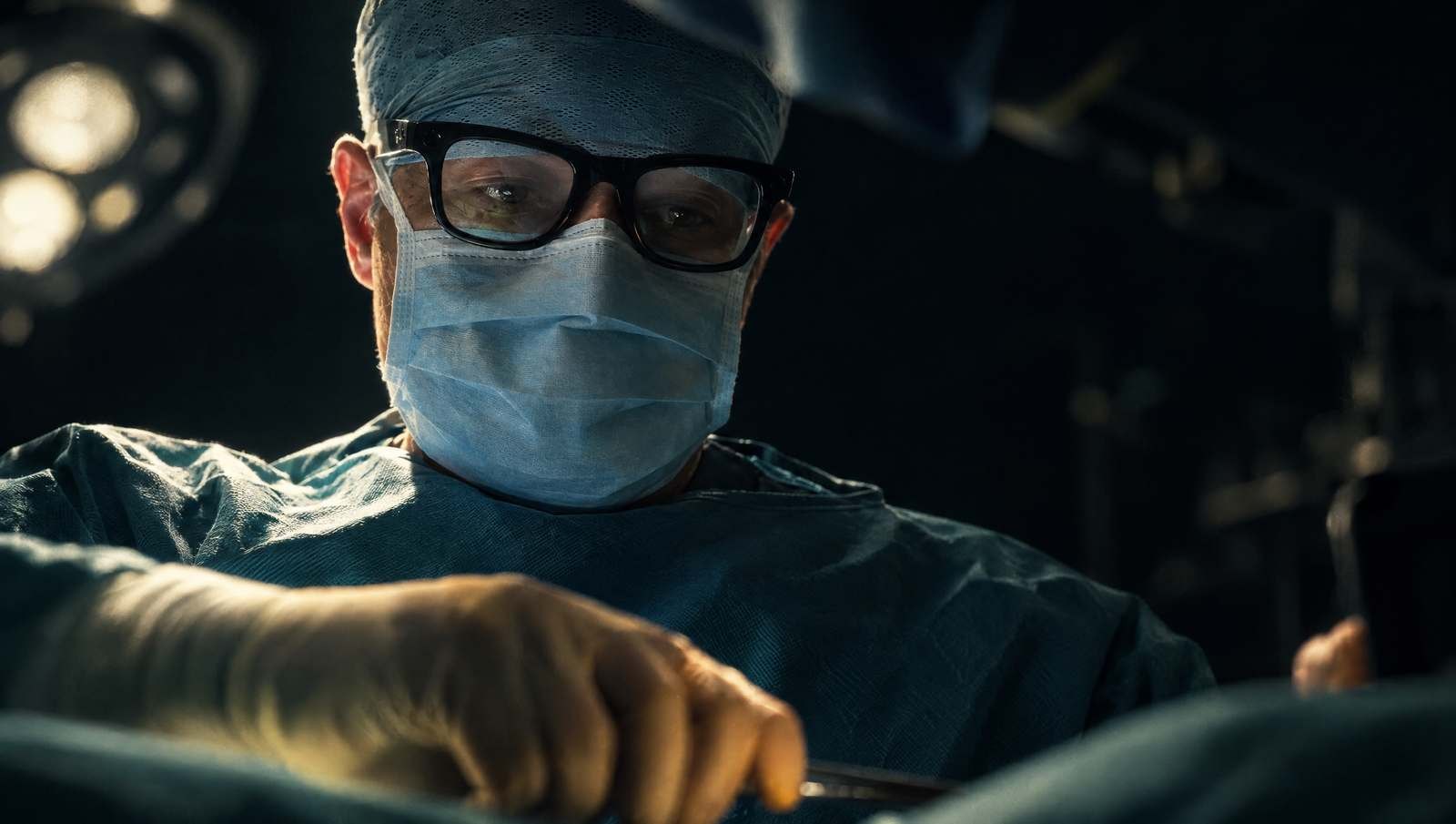 Mr Reza Nassab, Consultant Plastic Surgeon, in theatre