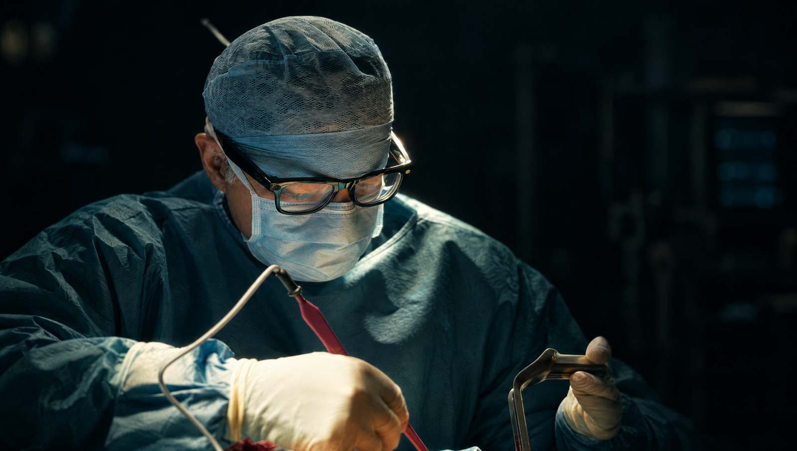 Mr Reza Nassab, Consultant Plastic Surgeon, in theatre