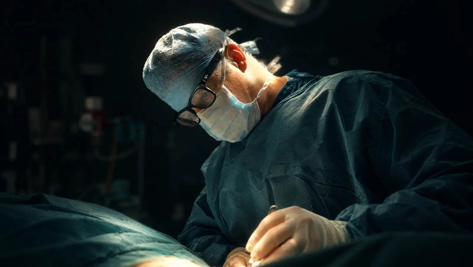 Mr Reza Nassab, Consultant Plastic Surgeon, in theatre