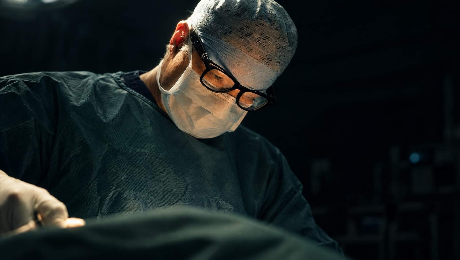 Mr Reza Nassab, Consultant Plastic Surgeon, in theatre